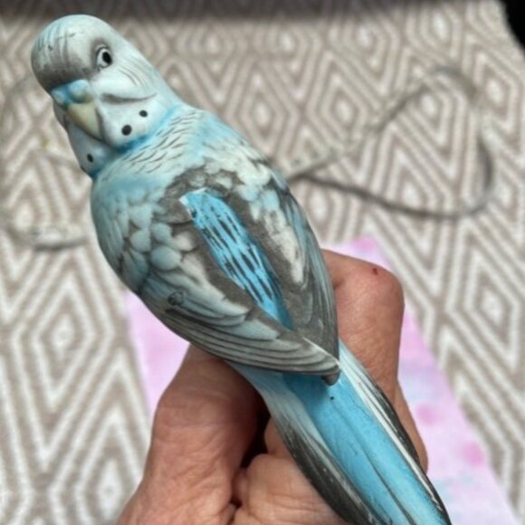 Cute! Vintage Porcelain Bisque Parakeet/Budgie Clip on Bird - Picture 4 of 9